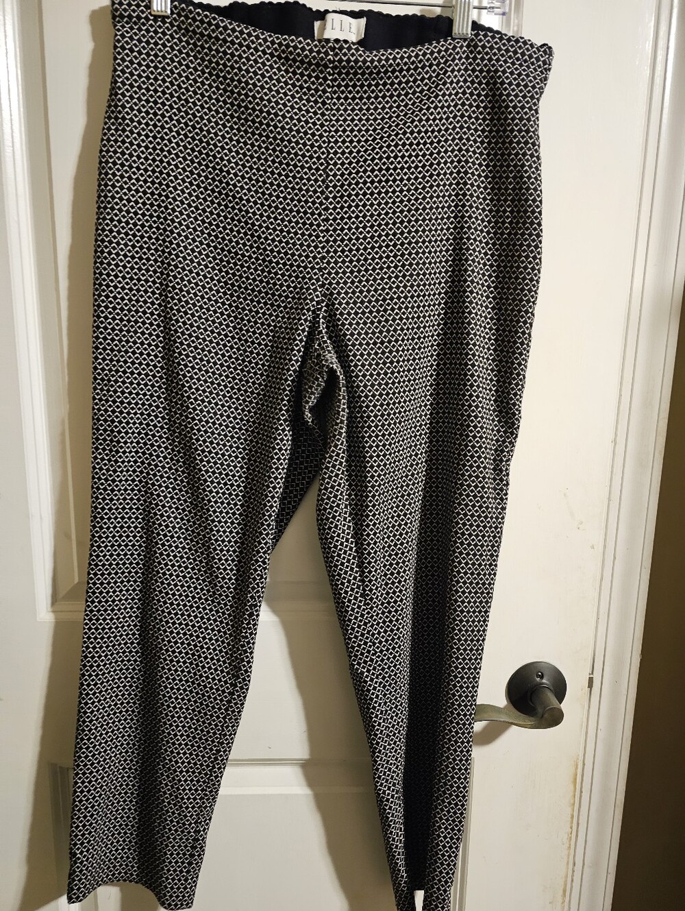 Elle Black and White Micro-Geo Patterned Eomens Dress Pants
